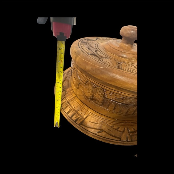 Stunning Vintage Hand Carved Cake Plate & Cover. - Picture 3 of 6